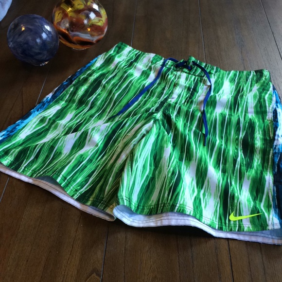 Nike Contrasting Board Shorts - Picture 2 of 8